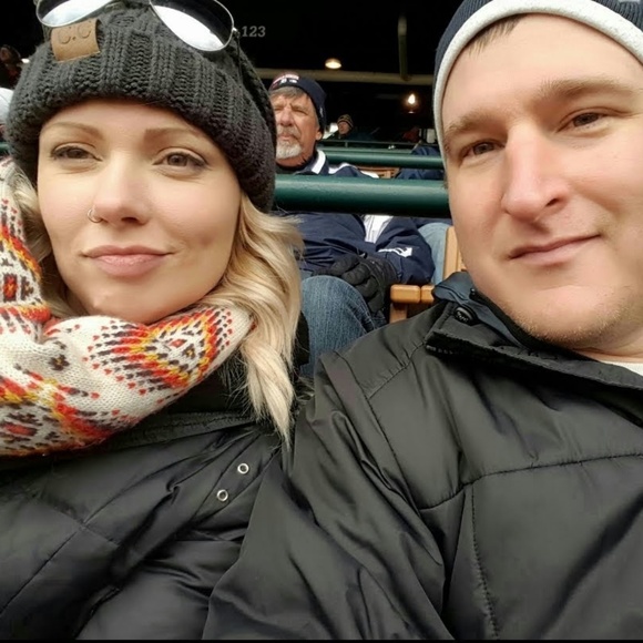 Meet your posher, Perry - Picture 2 of 6